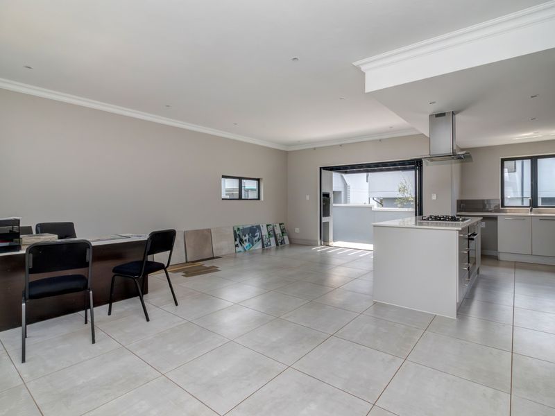 Priced to sell! With no transfer duty payable! - Photo 2