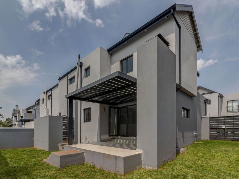 Priced to sell! With no transfer duty payable! - Photo 1