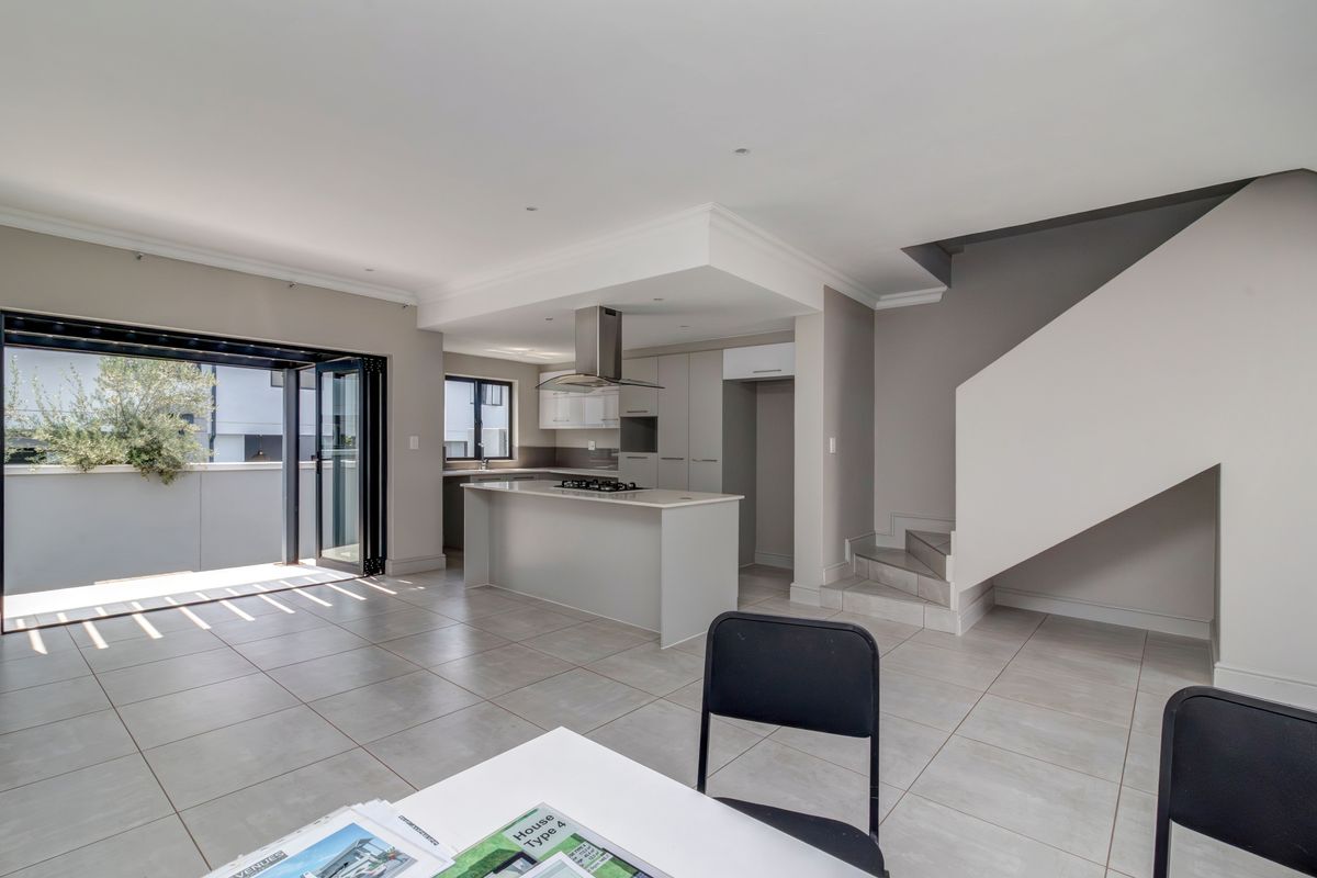 Priced to sell! With no transfer duty payable! - Photo 3