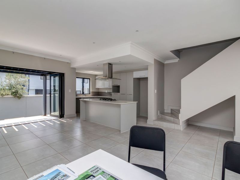 Priced to sell! With no transfer duty payable! - Photo 3
