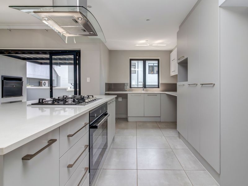 Priced to sell! With no transfer duty payable! - Photo 7