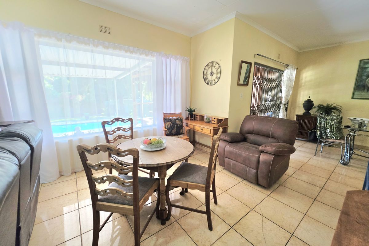 Spacious Family Home with Flatlet and Entertainment Area in Birdswood - Photo 5