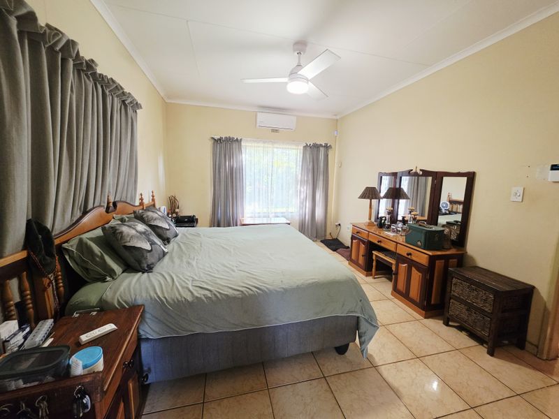 Spacious Family Home with Flatlet and Entertainment Area in Birdswood - Photo 10