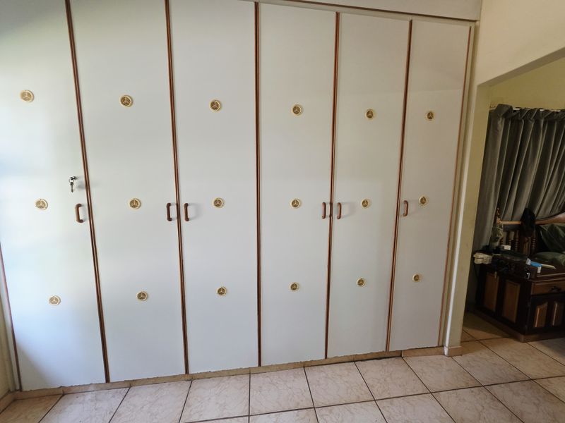 Spacious Family Home with Flatlet and Entertainment Area in Birdswood - Photo 8