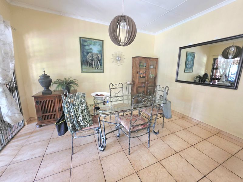 Spacious Family Home with Flatlet and Entertainment Area in Birdswood - Photo 7