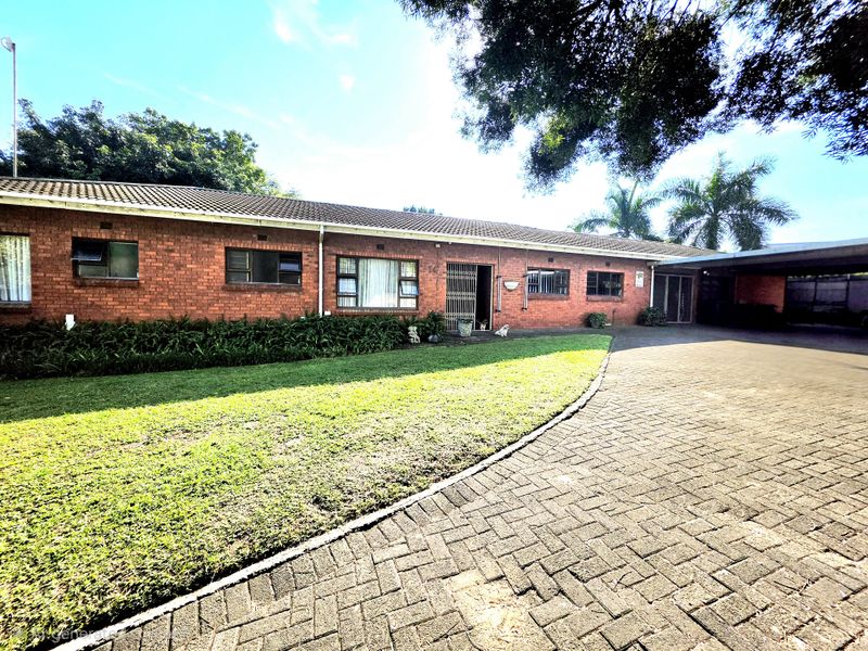 Spacious Family Home with Flatlet and Entertainment Area in Birdswood - Photo 1