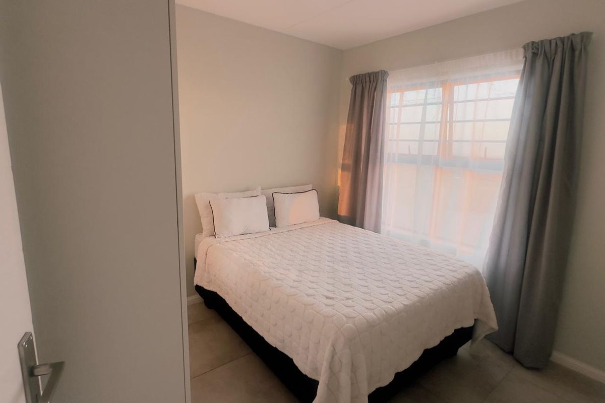 Modern 2 Bed Unit in Secure Estate - Photo 2