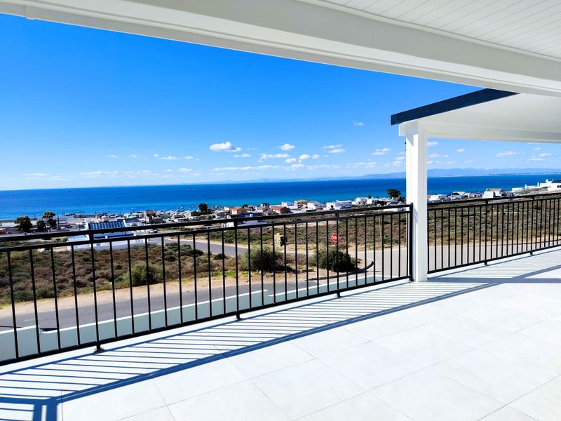 A Stunning 3-Bedroom House with Breathtaking Sea Views to rent - Photo 10