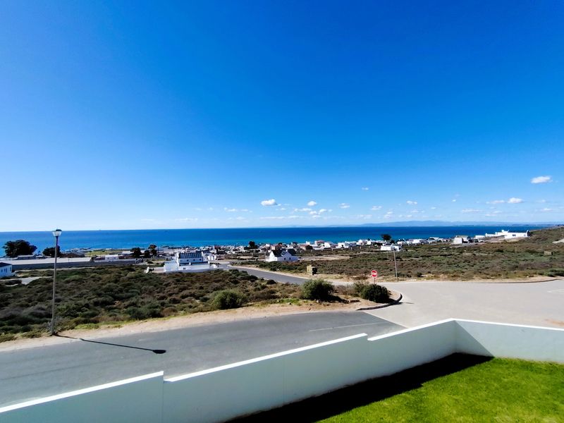 A Stunning 3-Bedroom House with Breathtaking Sea Views to rent - Photo 7