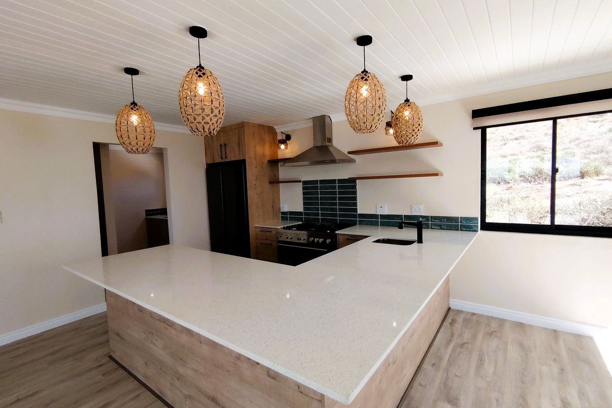 A Stunning 3-Bedroom House with Breathtaking Sea Views to rent - Photo 2