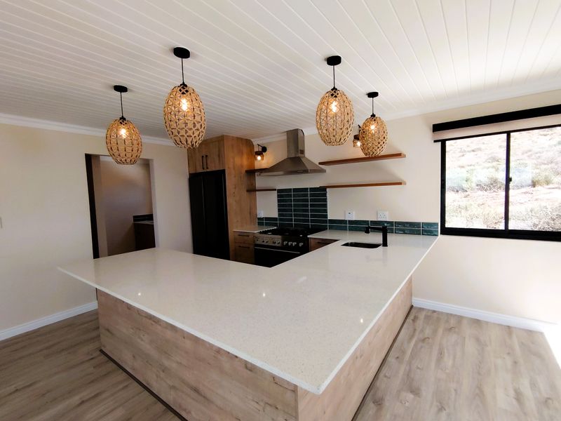 A Stunning 3-Bedroom House with Breathtaking Sea Views to rent - Photo 2