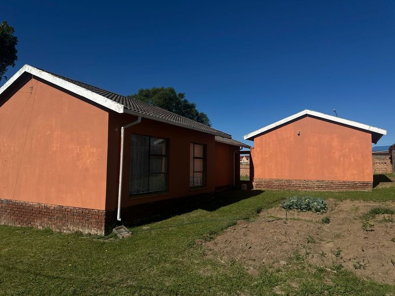 Affordable Starter Home with Room to Extend - Photo 5