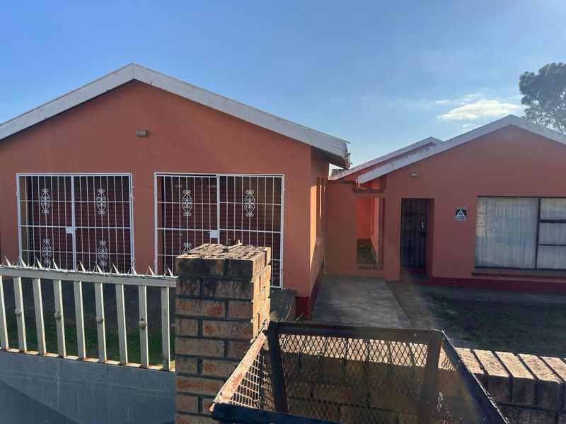 Affordable Starter Home with Room to Extend - Photo 2