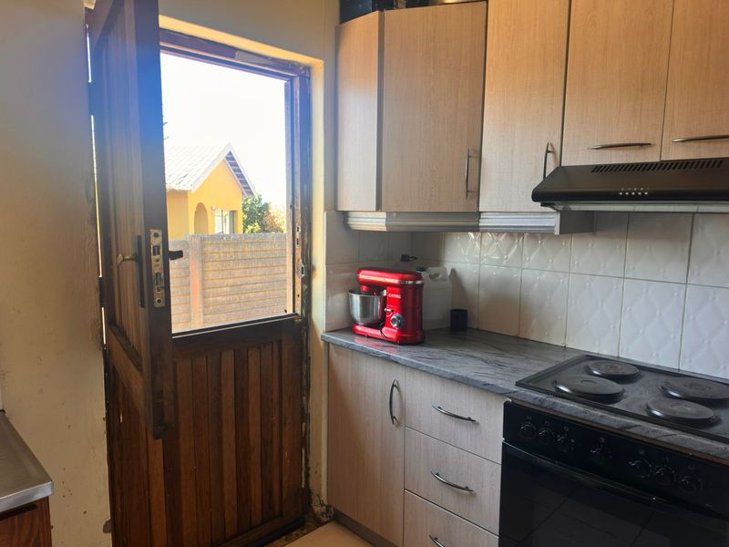 Affordable Starter Home with Room to Extend - Photo 8