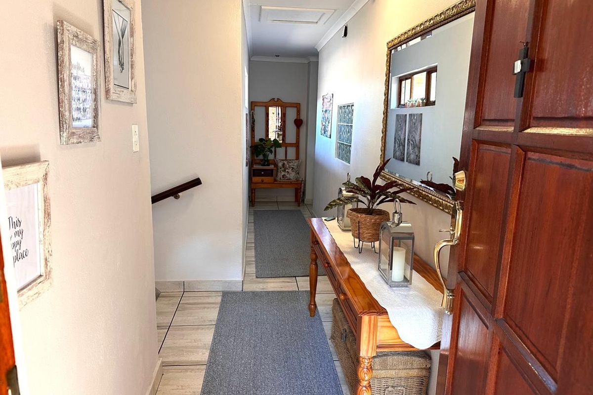 4 Bedroom house for Sale in security complex Steiltes - Photo 3