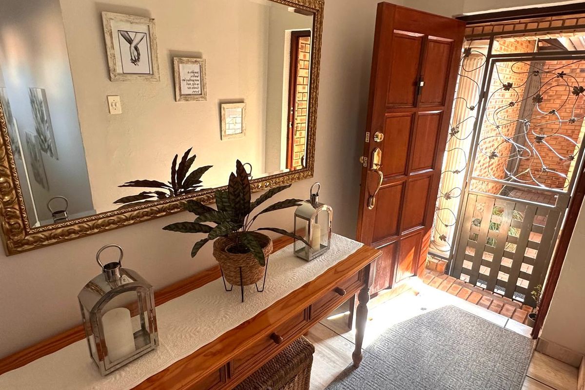 4 Bedroom house for Sale in security complex Steiltes - Photo 4