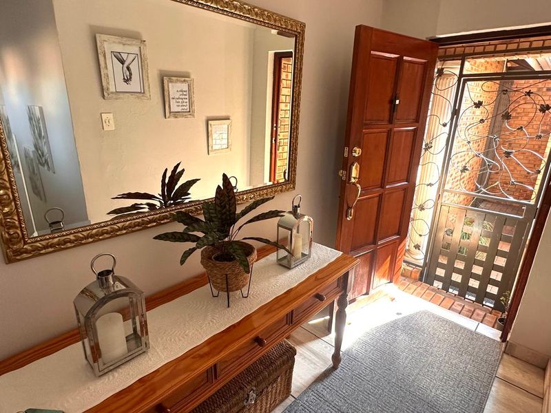 4 Bedroom house for Sale in security complex Steiltes - Photo 4