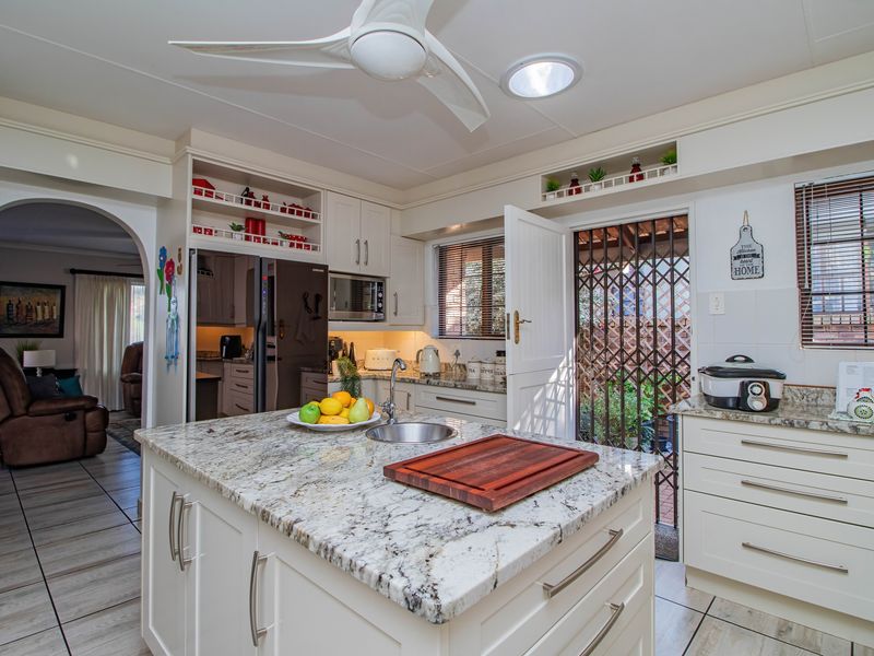 4 Bedroom house for Sale in security complex Steiltes - Photo 6