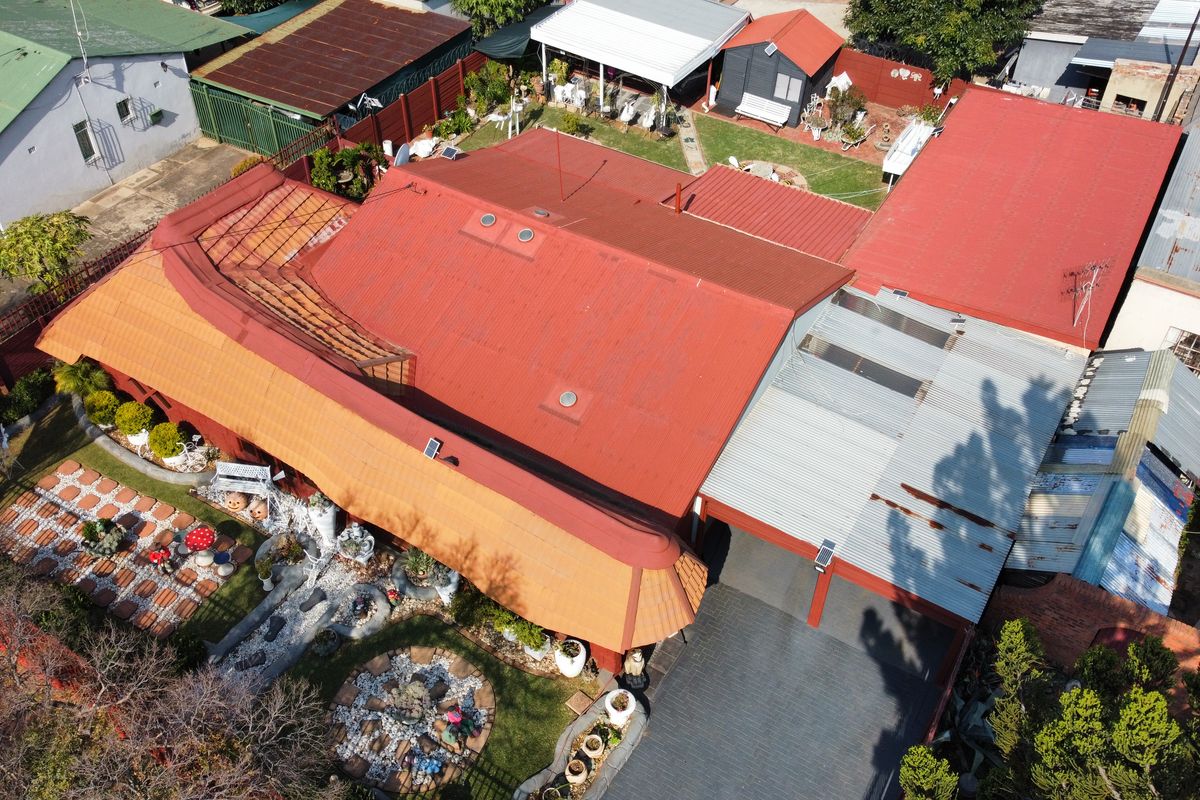 Spacious Family Home with Flatlet, Borehole & Prepaid Electricity - Photo 2