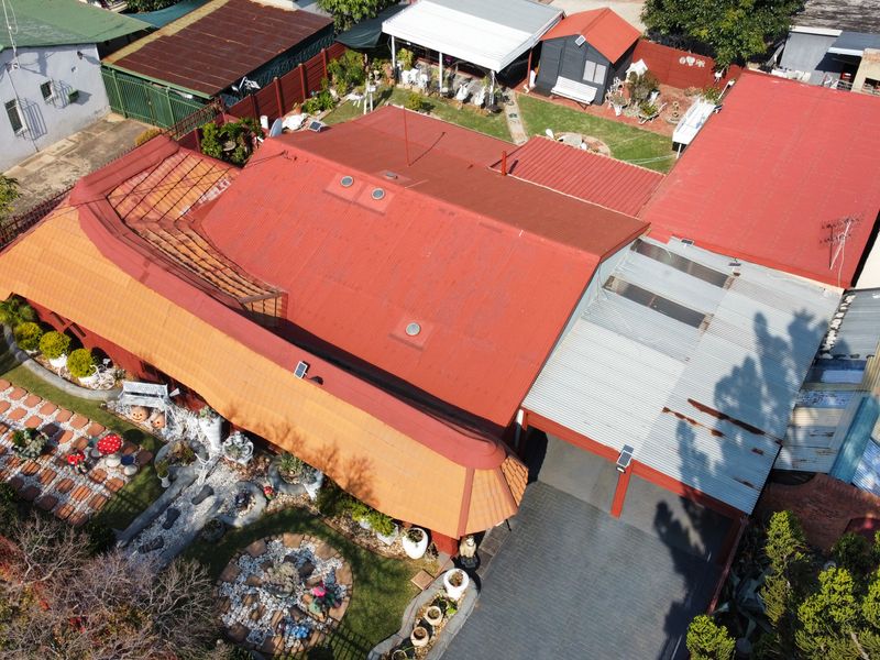 Spacious Family Home with Flatlet, Borehole & Prepaid Electricity - Photo 2