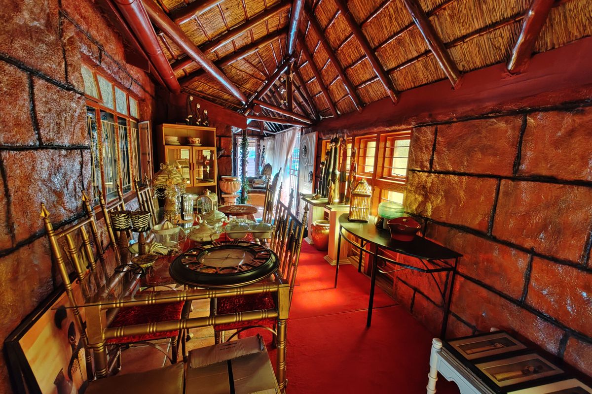 Spacious Family Home with Flatlet, Borehole & Prepaid Electricity - Photo 5