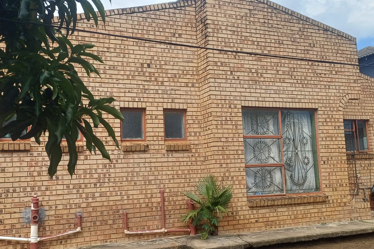 Three Bedroom hous to rent in Makado Park, Lous Trichardt - Photo 2