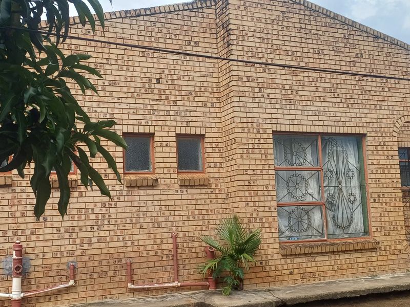 Three Bedroom hous to rent in Makado Park, Lous Trichardt - Photo 2