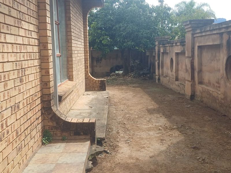 Three Bedroom hous to rent in Makado Park, Lous Trichardt - Photo 6