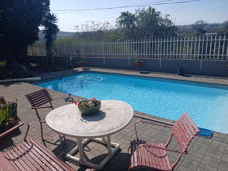 Spacious Entertainer’s Dream Just Minutes from Town – Ideal Family Home or Smart Investment! - Photo 1