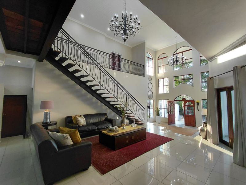 Views That Steal the Show. Style That Seals the Deal. - Photo 1