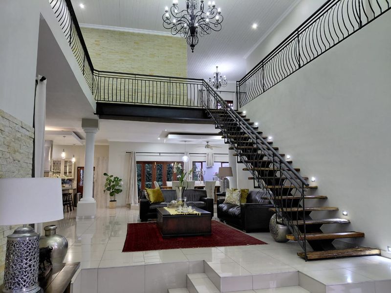 Views That Steal the Show. Style That Seals the Deal. - Photo 3