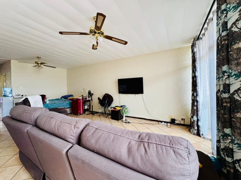 Charming Family Townhouse in Sinoville - Photo 6