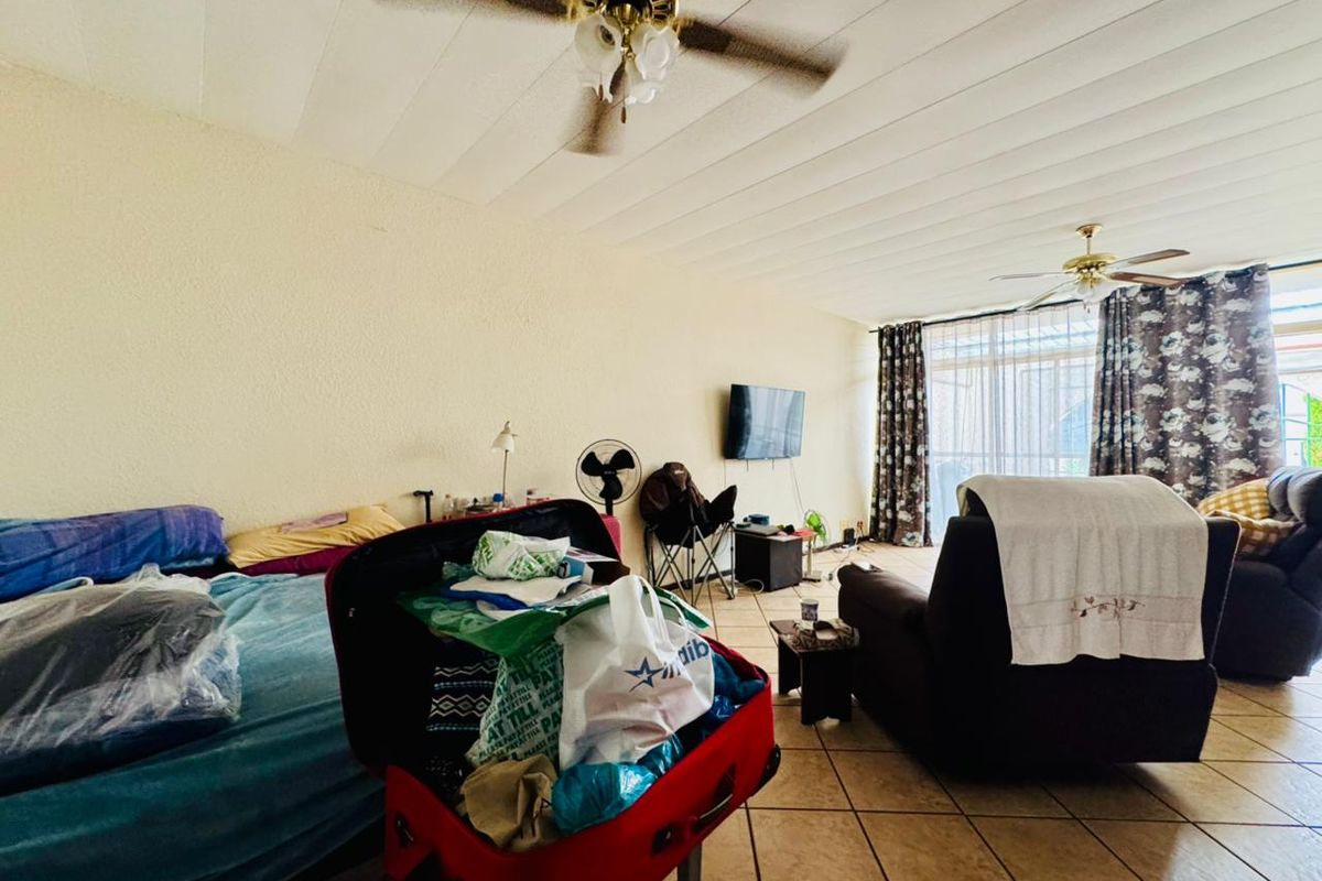 Charming Family Townhouse in Sinoville - Photo 5