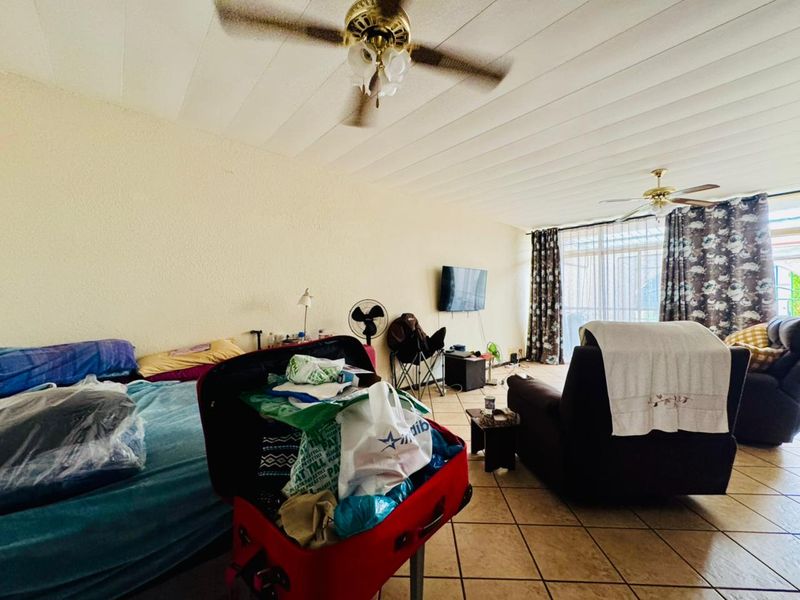 Charming Family Townhouse in Sinoville - Photo 5