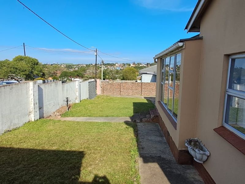 3 Bedroom House situated in Cambridge West with a pool and entertainment area - Photo 8