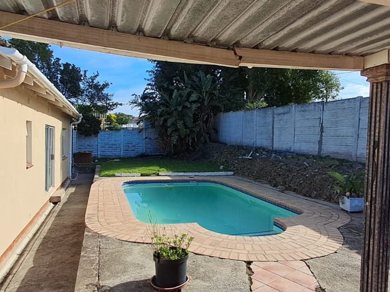 3 Bedroom House situated in Cambridge West with a pool and entertainment area - Photo 7