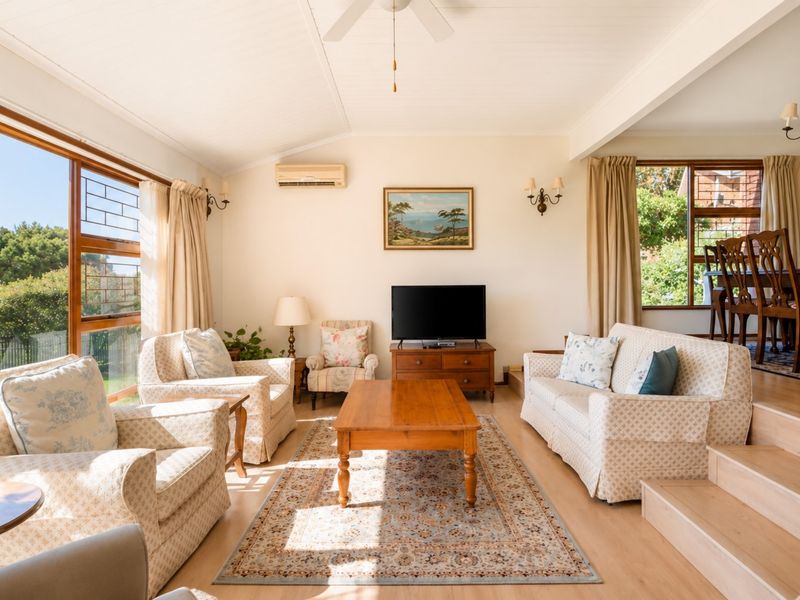 A Light-Filled Coastal Retreat - Photo 4