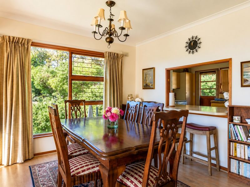 A Light-Filled Coastal Retreat - Photo 7