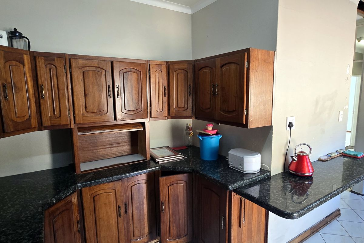 Parkville Auction – 4‐Bedroom Residence with Potential inc potential flat - Photo 3