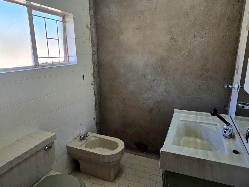 Parkville Auction – 4‐Bedroom Residence with Potential inc potential flat - Photo 9