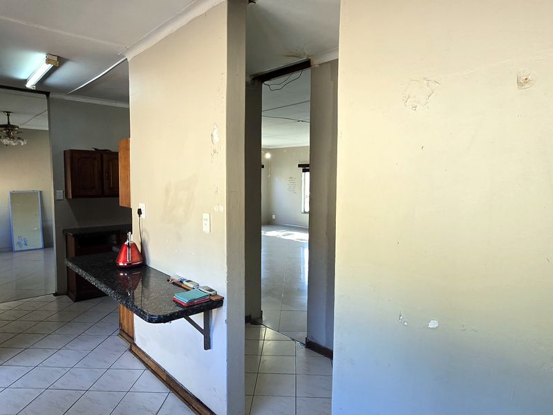 Parkville Auction – 4‐Bedroom Residence with Potential inc potential flat - Photo 6