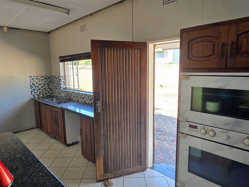 Parkville Auction – 4‐Bedroom Residence with Potential inc potential flat - Photo 4
