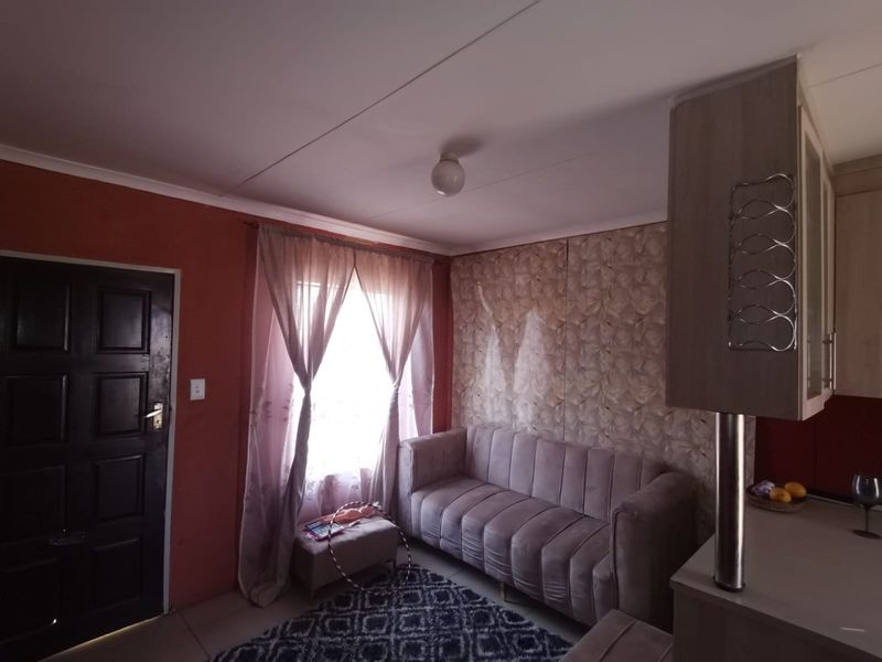 Charming 2-Bedroom Home in Savanna City – Your Dream Awaits! - Photo 2
