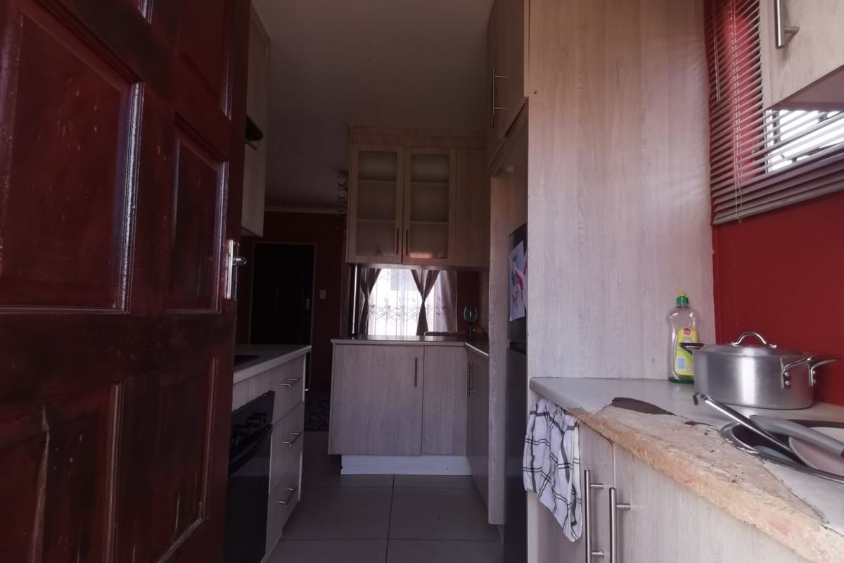 Charming 2-Bedroom Home in Savanna City – Your Dream Awaits! - Photo 5