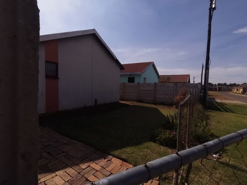 Charming 2-Bedroom Home in Savanna City – Your Dream Awaits! - Photo 1