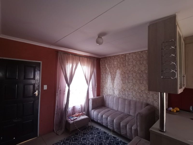 Charming 2-Bedroom Home in Savanna City – Your Dream Awaits! - Photo 9