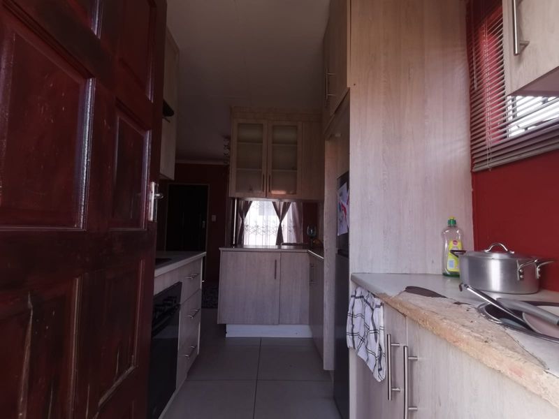 Charming 2-Bedroom Home in Savanna City – Your Dream Awaits! - Photo 8