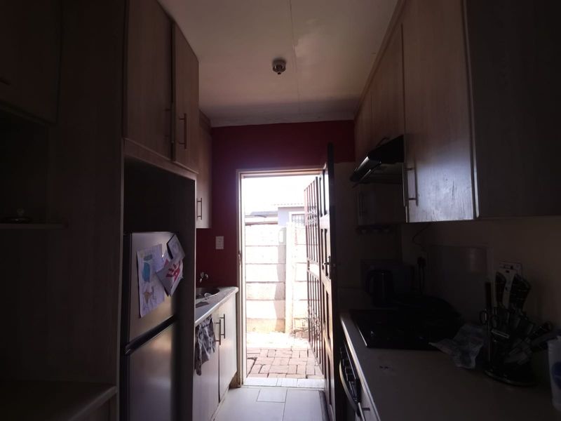 Charming 2-Bedroom Home in Savanna City – Your Dream Awaits! - Photo 7
