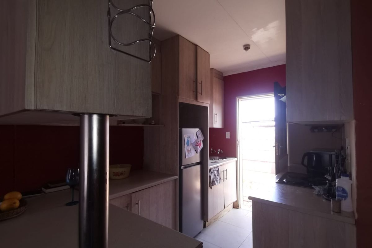 Charming 2-Bedroom Home in Savanna City – Your Dream Awaits! - Photo 4