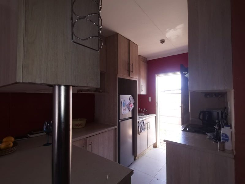 Charming 2-Bedroom Home in Savanna City – Your Dream Awaits! - Photo 4